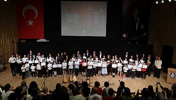 Öğrencilerimiz KAÇUV Yararına Düzenlenen “Tiyatro Gecesi”nde Sahnedeydi