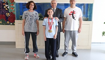 Ortaokul Öğrencimiz Yüzme Yarışlarından 3 Altın Madalya ile Döndü 