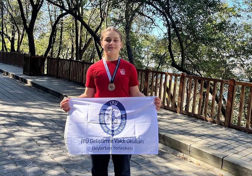 Öğrencimiz Meryem Reis,Yıldız Kız Oryantiring İl Müsabakalarında İstanbul İkincisi Oldu