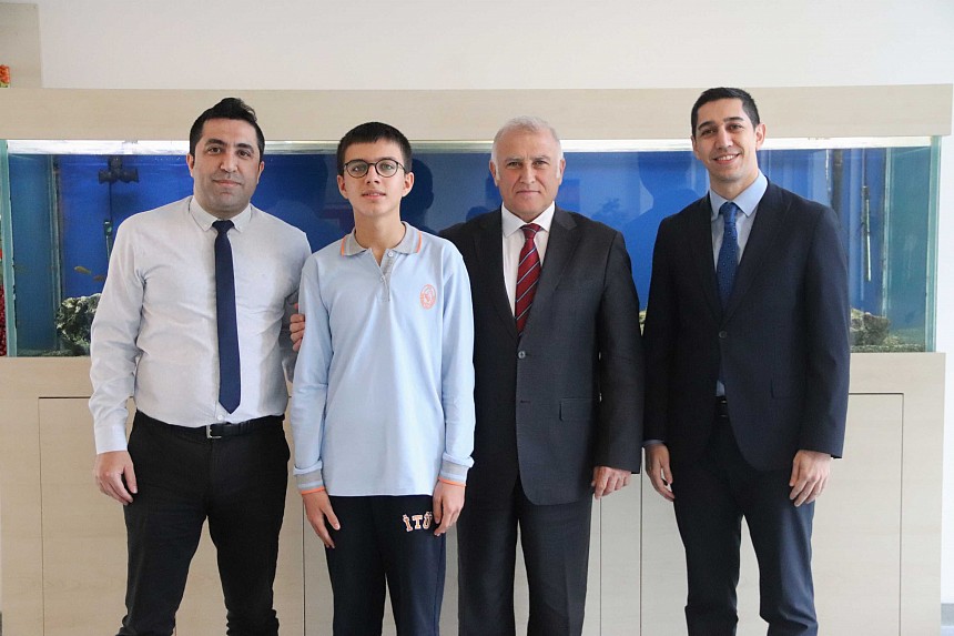 Öğrencimiz Ali Özkaraca'ya İstanbul Bilim Olimpiyatları İkinci Aşamasında Başarılar Dileriz 